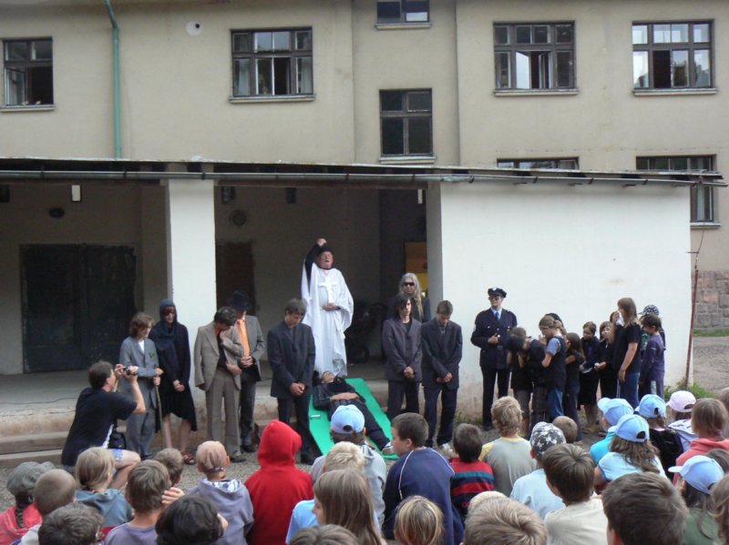truchlcchjevakmnohemvcemezinimiikpomstnpoliciedickybere.jpg